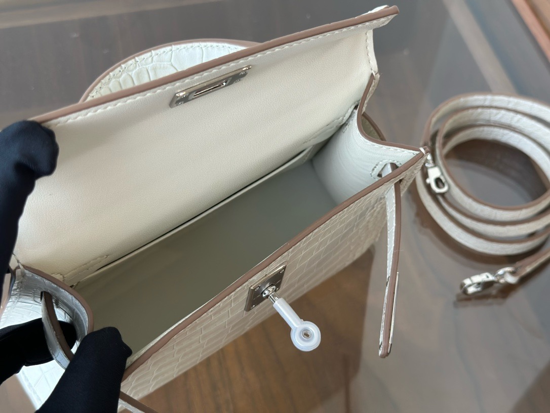 High-quality designer bag: Hand-sewn wax thread shoulder bag, fashionable crossbody bag, high-quality rare leather handbag 19cm