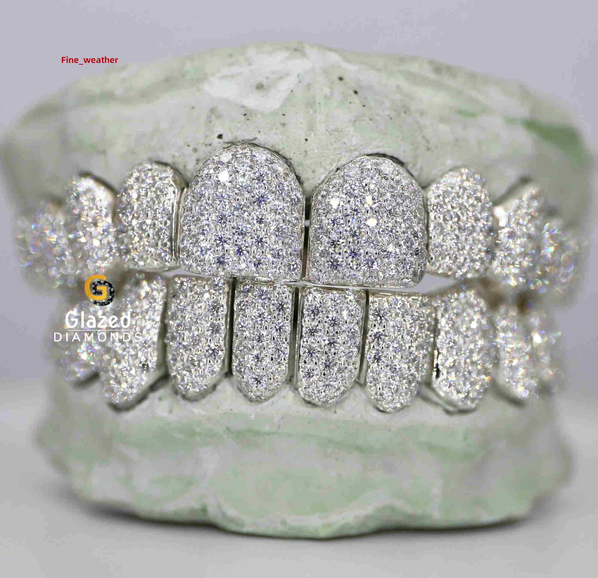 Hip Hop Personality Grillz Teeth Top Bottom Set with Vvs Clarity Moissanite Diamond Iced Out Custom 925 Sterling Silver Grillz