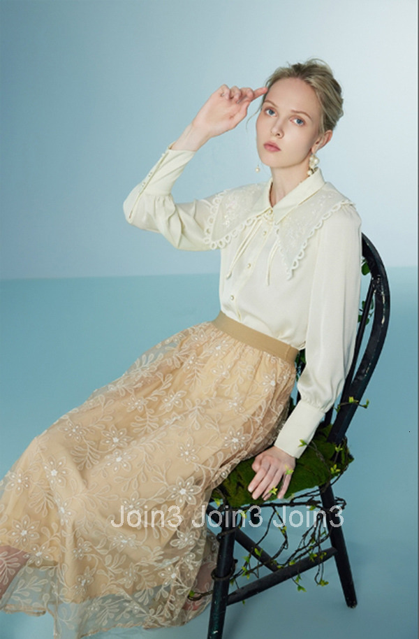 Summer New Womens Lace Shirt Fashionable Elegant Turn-down Collar White Womens Top 2346