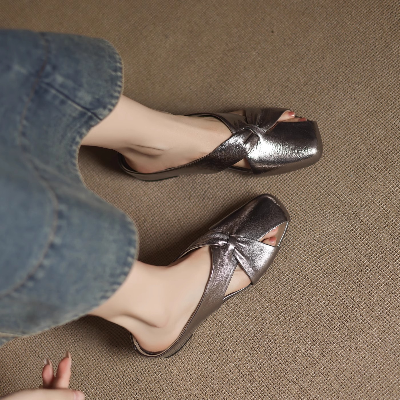 2025 Summer Outdoor Casual Mules Versatile Hollow Out Closed-Toe Sandals Comfortable Round-Toe Wedge Women's Slippers ddmythur