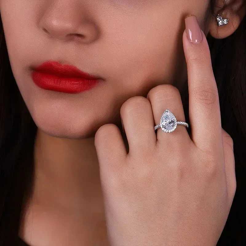 2025 Water Drop shaped Zirconia Proposal Ring Womens Wedding Party Accessories Engagement Ceremony Temperature Jewelry W250417