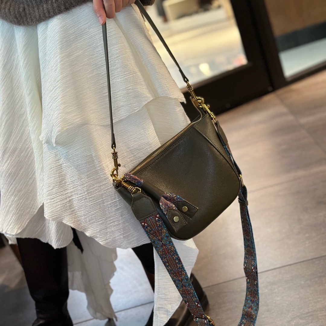 designer bag Genuine Leather Internet Hot-Selling Small Bag for Women 2025 New Single Shoulder Bag Underarm Bag Fashion Cowhide Crossbody Bag Handbag 