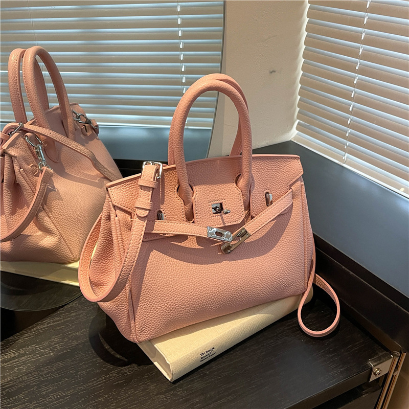 Minimalist Series Women's Designer Handbag 2025 New Fashionable Large Capacity Women's Outdoor Handbag Network Celebrity Same Style Bag Banq