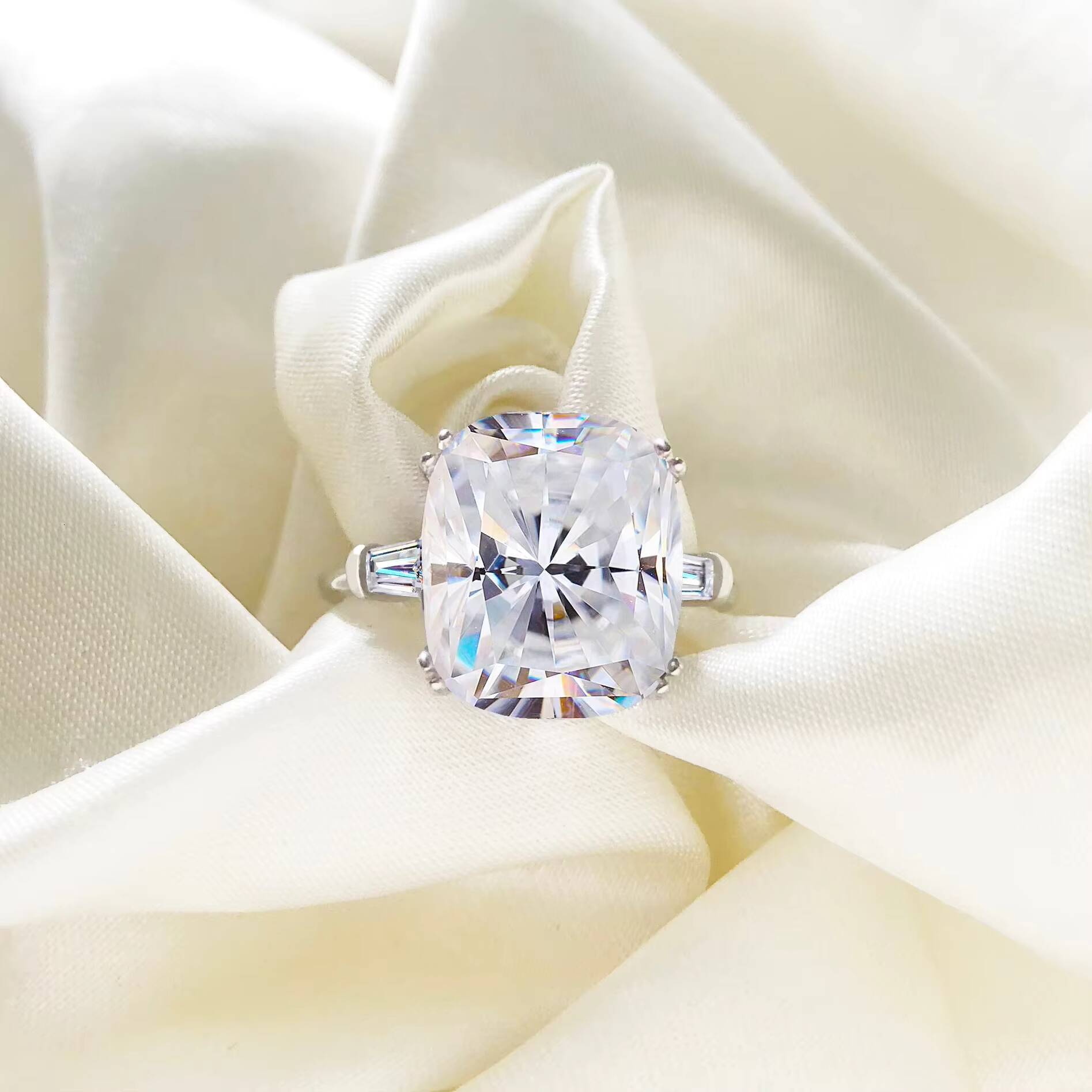 Luxury Rectangle Radiant Cubic Zirconia Moissanite Ring for Women Wedding Engagement Bridal Party Ring Jewelry Gift