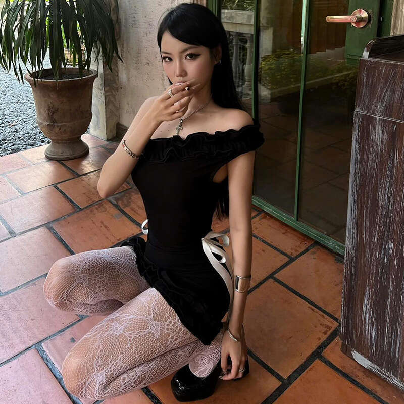 2025 Ins Style Summer Off-Shoulder New Ruched Lace Slim Waist Dress 32a