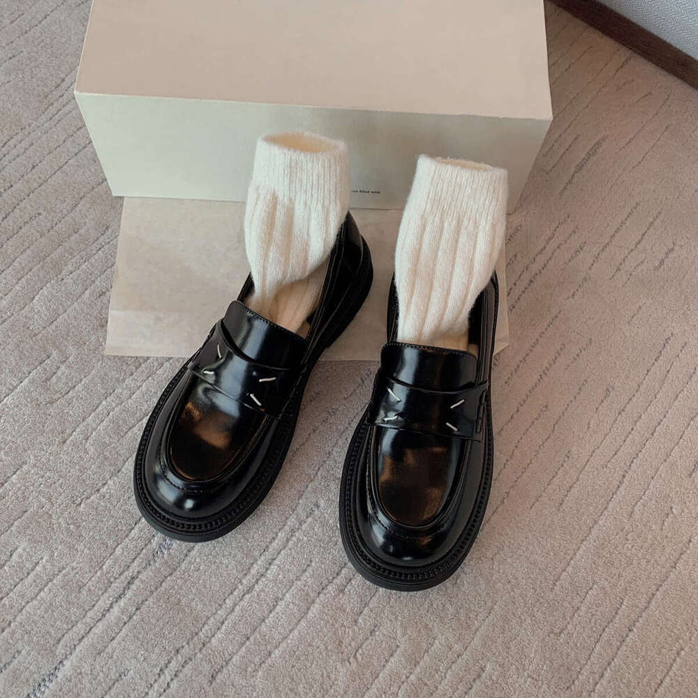 Designer British Style Small Leather Comfortable Round Toe Thick Sole Loafers Korean Version Uniform Professional Commuter Single Shoes Women