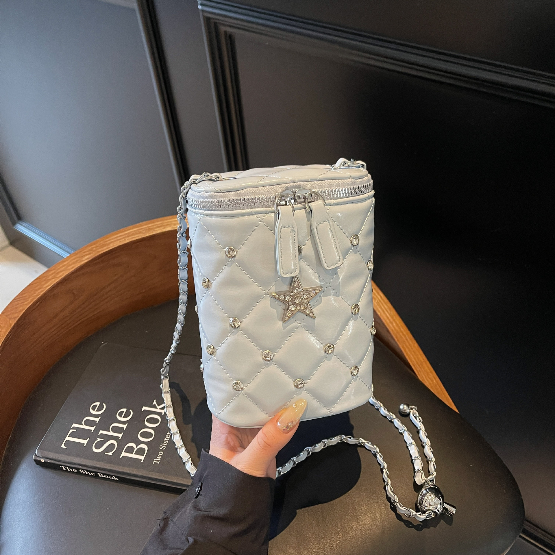 Luxury Brand Designer Bag Korean Style Fashion Small Style Cylinder Bag Quilted Chain Lock Bag Women Box Bag High-End Versatile Crossbody Bag