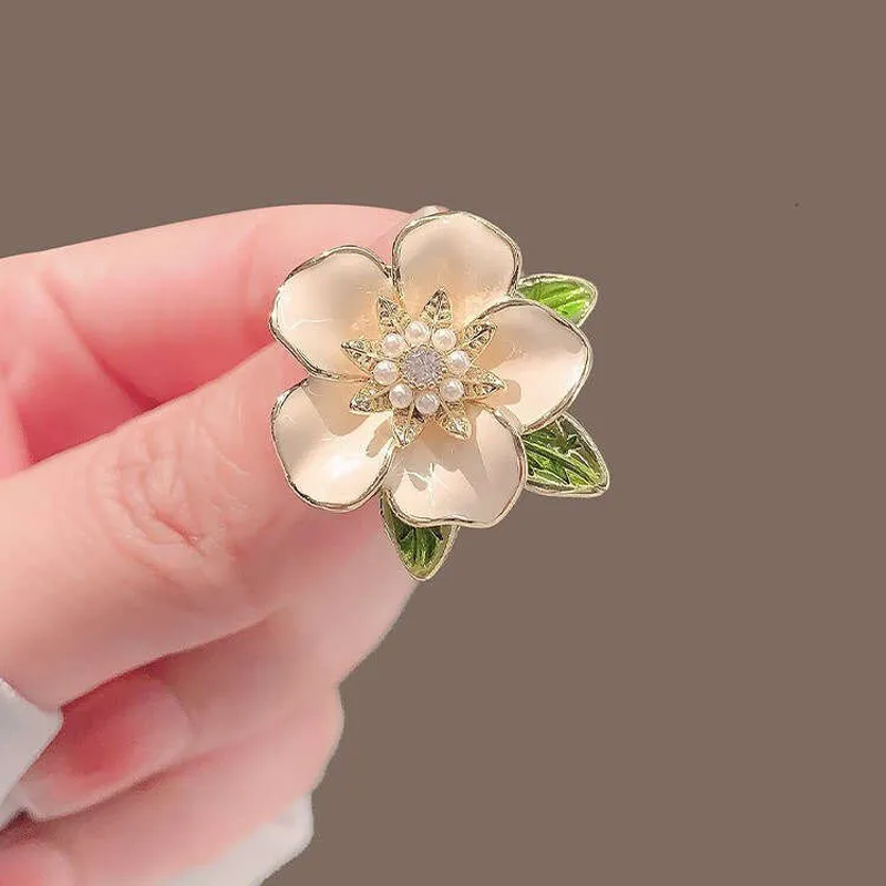 Butterfly Brooch for Women High-End Niche Elegant Pin Fixed Clothing Suit Pearl Accessory