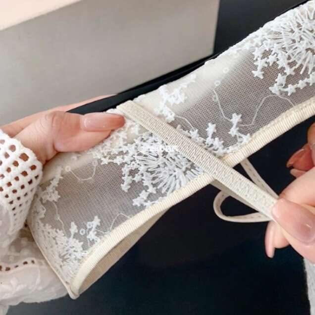 Designer Summer New Shallow Mouth Single Lace Breathable Bowknot One-Strap Comfortable Soft Sole Flat Shoes for Women