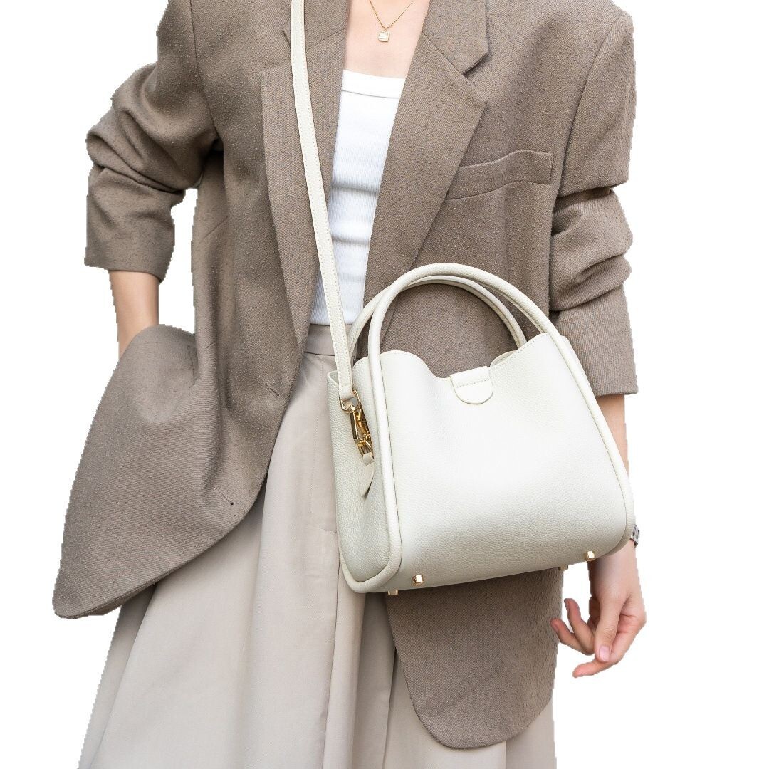 designer bag 2025 New Elegant Single Shoulder Bag Simple Fashion Versatile Large Capacity Commuter Bag Handbag Bucket Bag Simple Crossbody Bag