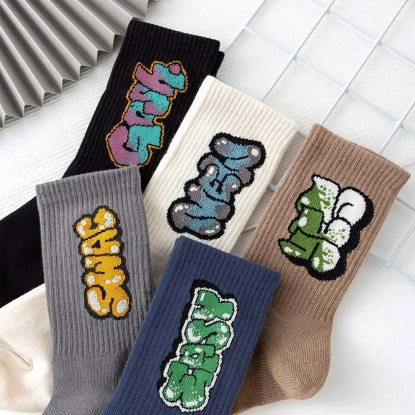 5 Pairs Mens Multicolor Crew Socks Graffiti Lettering Street Style Unique Comfortable Breathable Moisture-Wicking X2507251