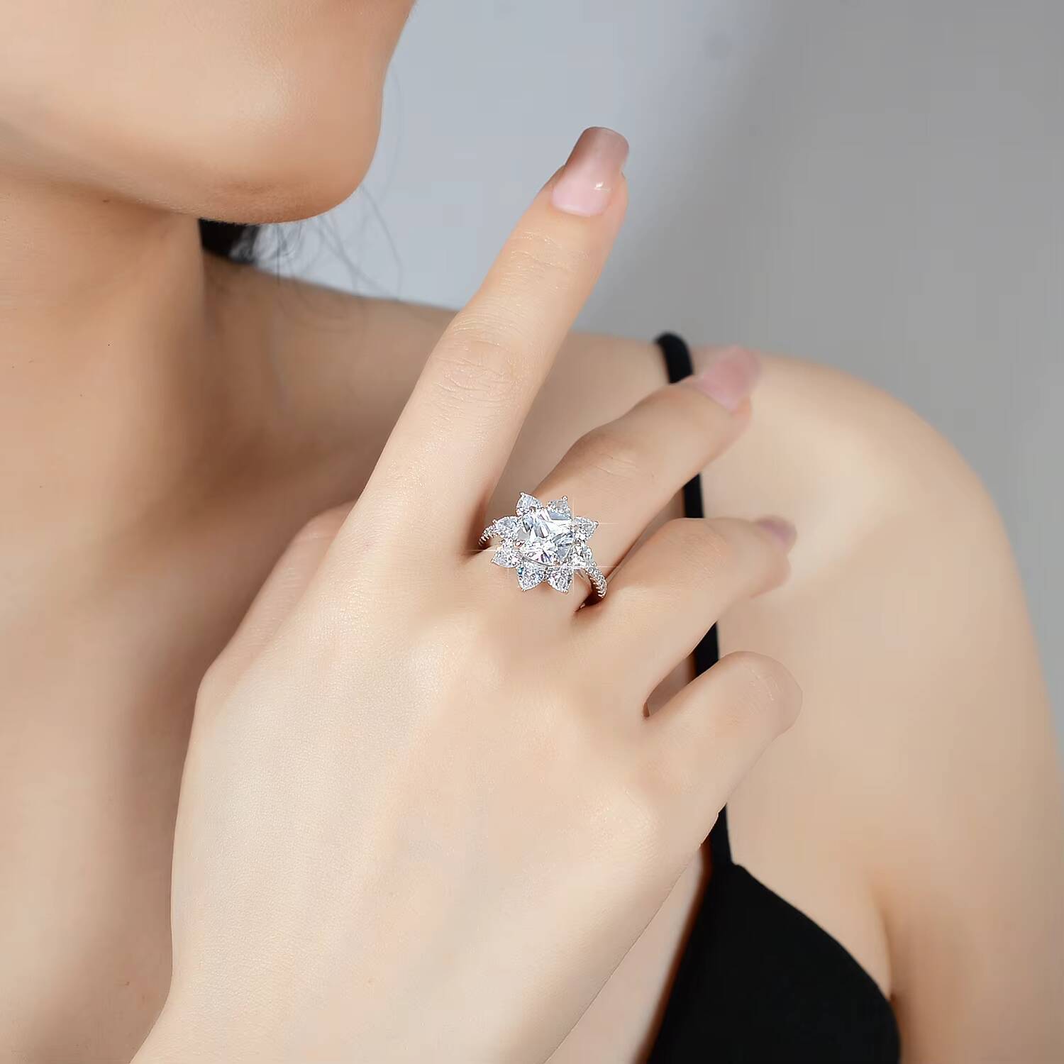 Wholesale 925 Sterling Silver Casual Rings for Ladies D Color Sunflower Design Cushion Cut Moissanite GRA Certificate Weddings