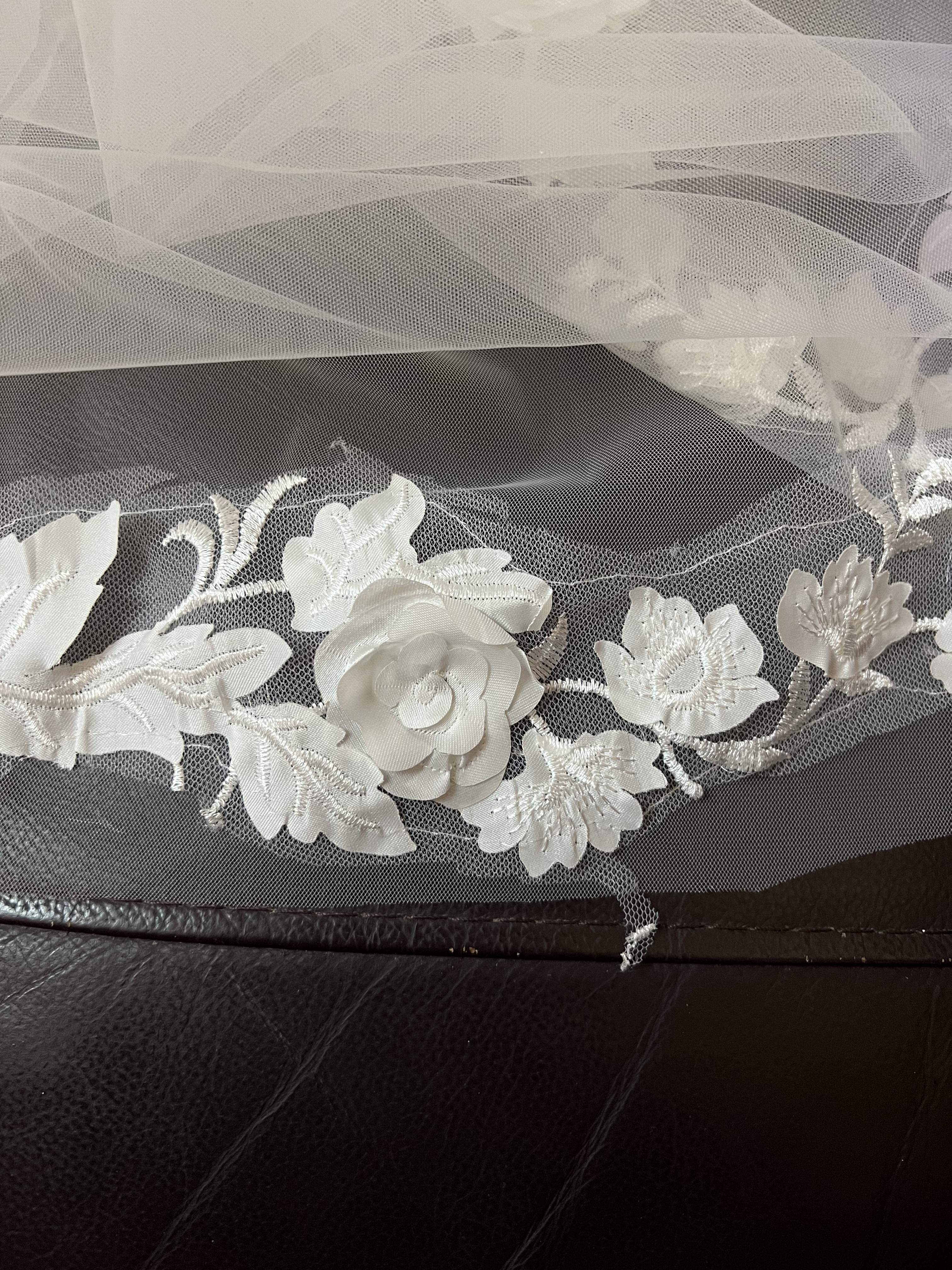 Romantic Bride Veils 2 Tier Short Appliques Lace Edge Wedding Veils With Comb Wedding Accessories Customized