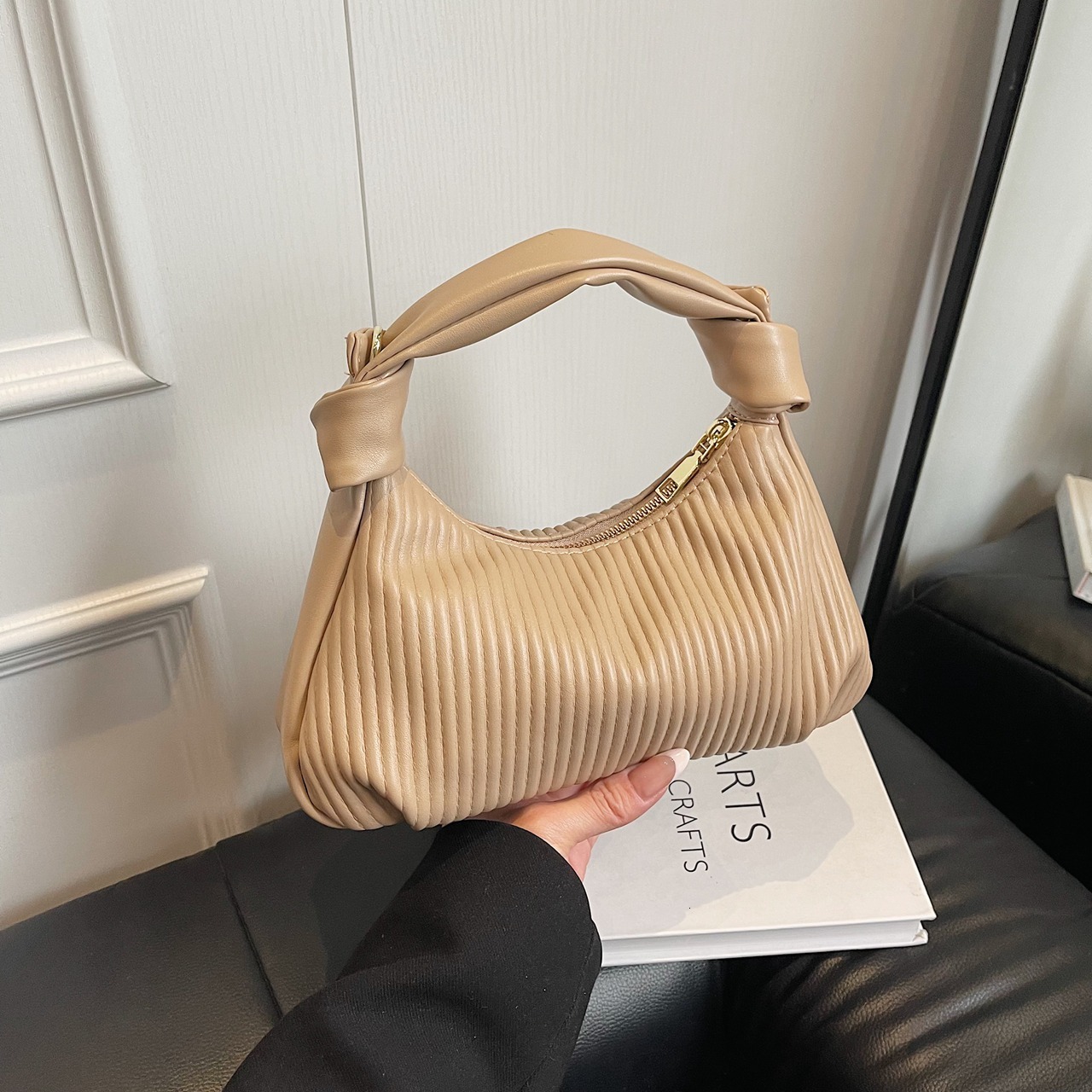 Luxury Brand Designer Bag French Niche Crossbody Bag For Women 2025 New Versatile Handbag Shoulder Bag High-End Plaid Underarm Bag