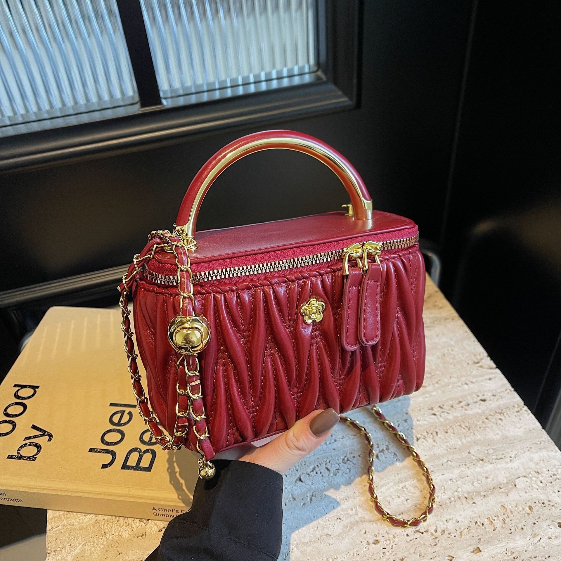 Luxury Brand Designer Bag 2025 Spring Diamond Embroidery Thread Pleated Small Square Bag Ins Style European And American Bags Handheld Chain Box Bag S