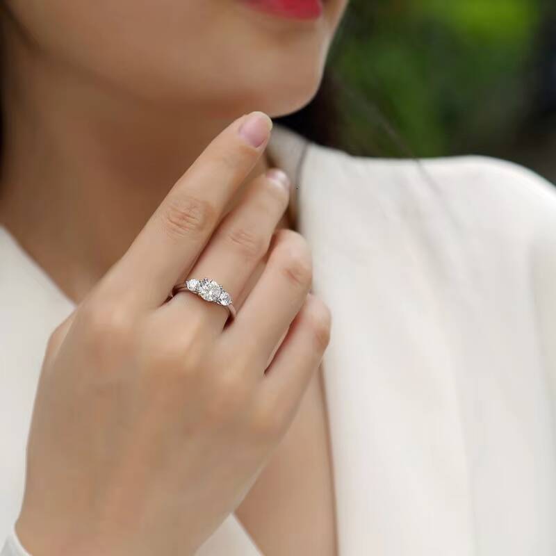 Fine Jewelry Three Stone Design S925 Sterling Silver 1Carat VVS D Moissanite Ring Light Luxury Engagement Diamond for Women