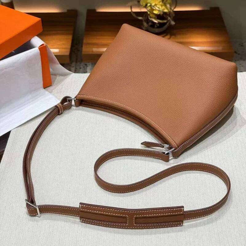 Luxurious designer Berlingot Vintage Women's Crossbody Stainless Steel Hardware Leather Underarm Bag Soft Cowhide Top Layer Motorcycle Equipmen