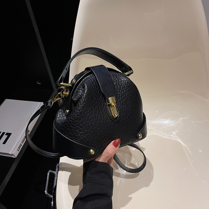 2025 Summer New Women's Shoulder Bag New women's Fashion Handbag Women's Crossbody Bag Simple Texture Summer New Leisure Fashion Design