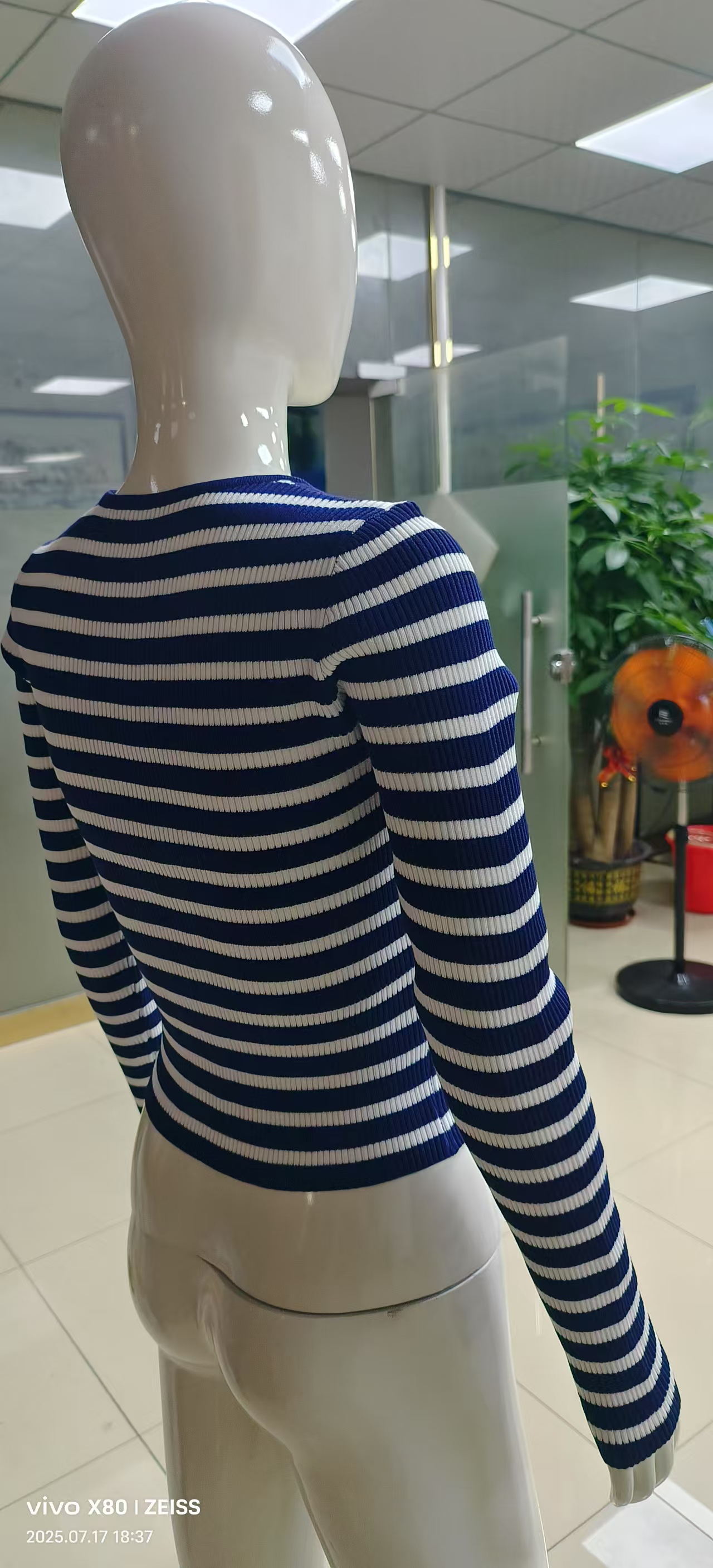 Casual and fashionable women's semi cardigan Diverse styles available for customization