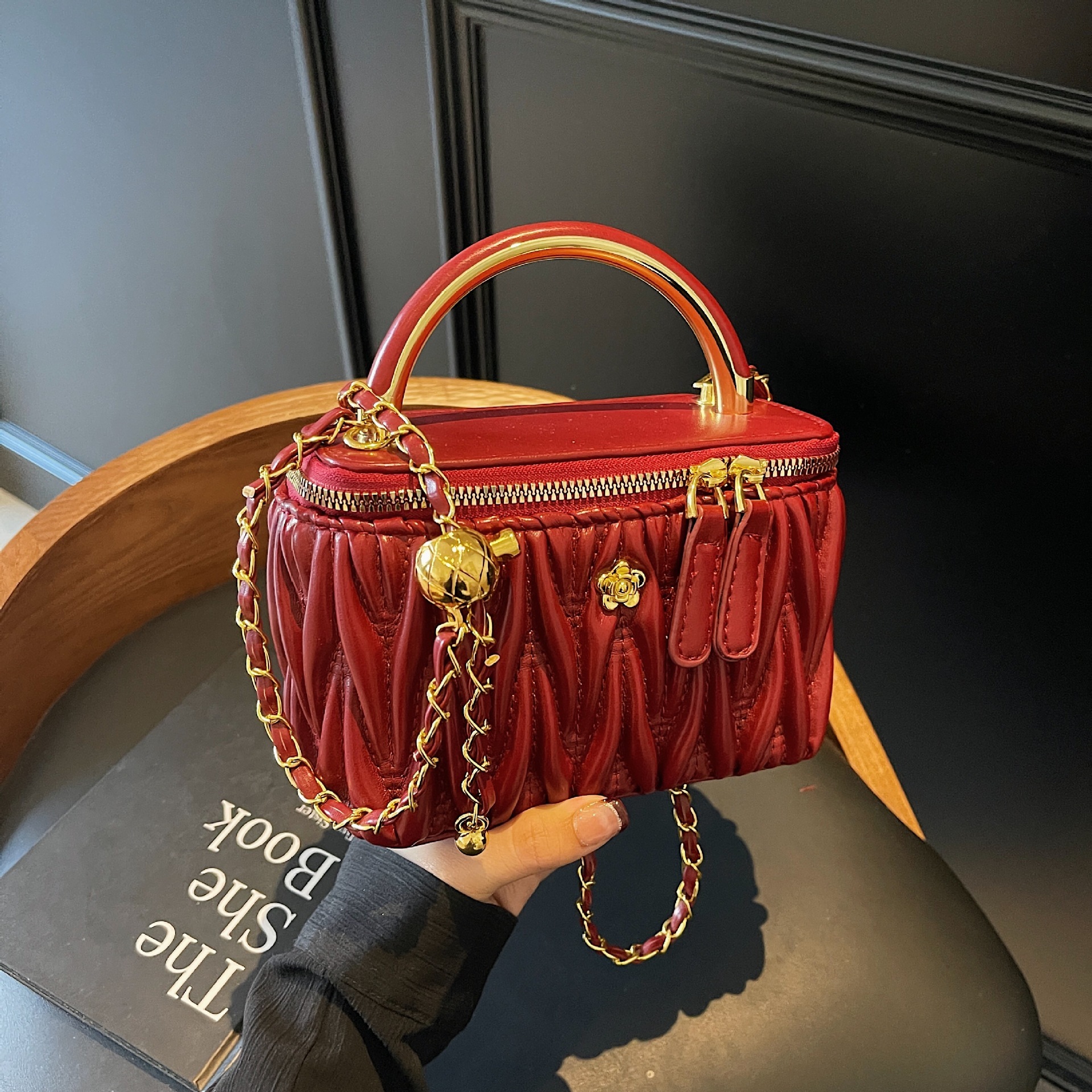Luxury Brand Designer Bag 2025 Spring Diamond Embroidery Thread Pleated Small Square Bag Ins Style European And American Bags Handheld Chain Box Bag S