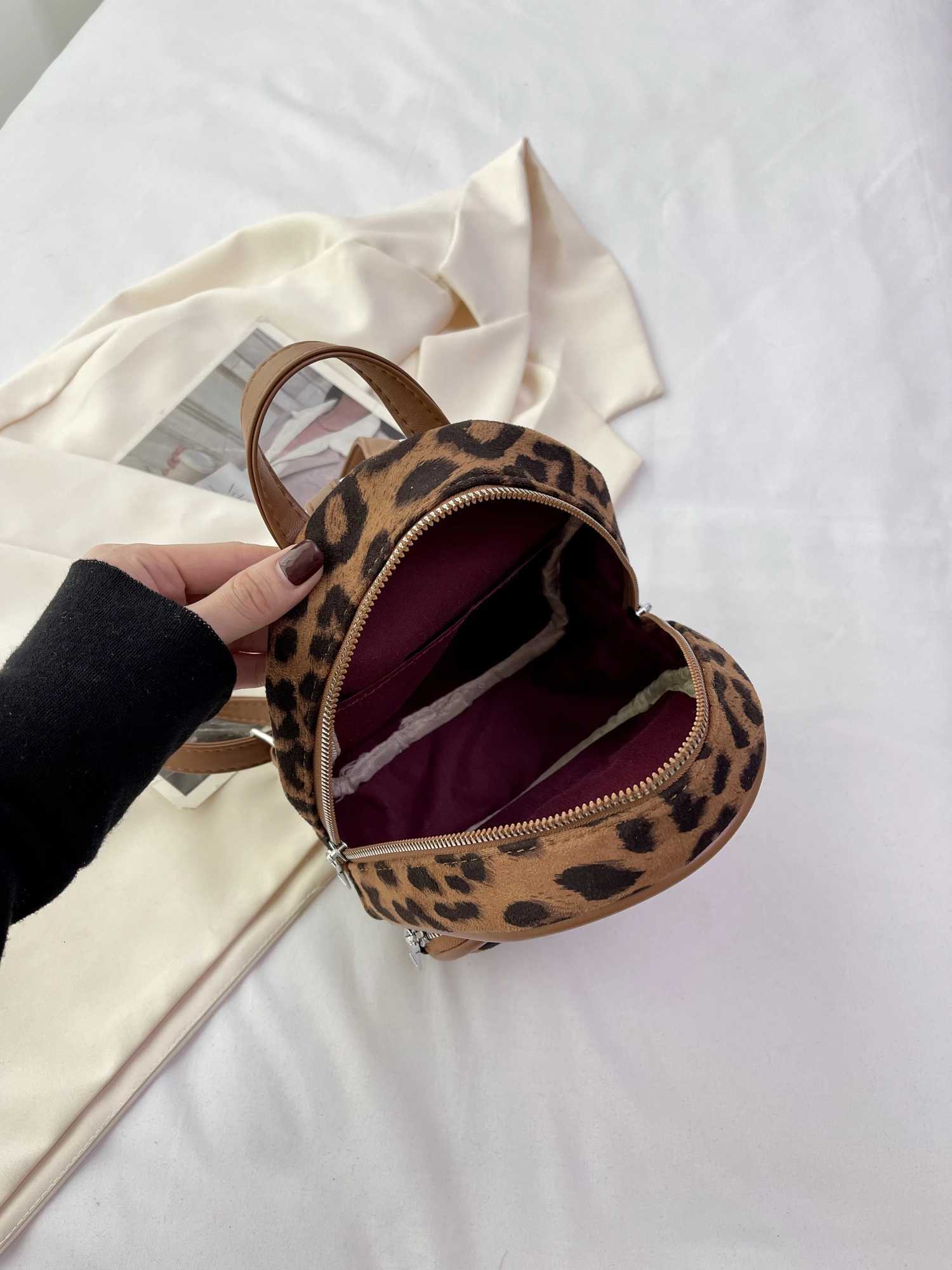 2025 New Autumn and Winter Shoulder Bag Leopard Print Mens Backpack Versatile Mini Travel Printed Backpack Y250724