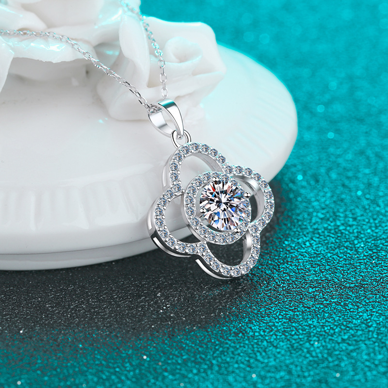 925 Sterling Silver Four-leaf Clover Lady Luxury Designer Necklace Fashionable Collarbone Pendant Necklace Moissanite Necklace PT950 Gold