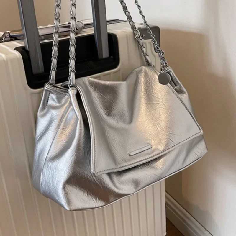 2025 New Popular Womens Casual Soft Surface Large Capacity Bag All-Match Chain Messenger Bag Popular Silver Shoulder Bag Handbag Y250725