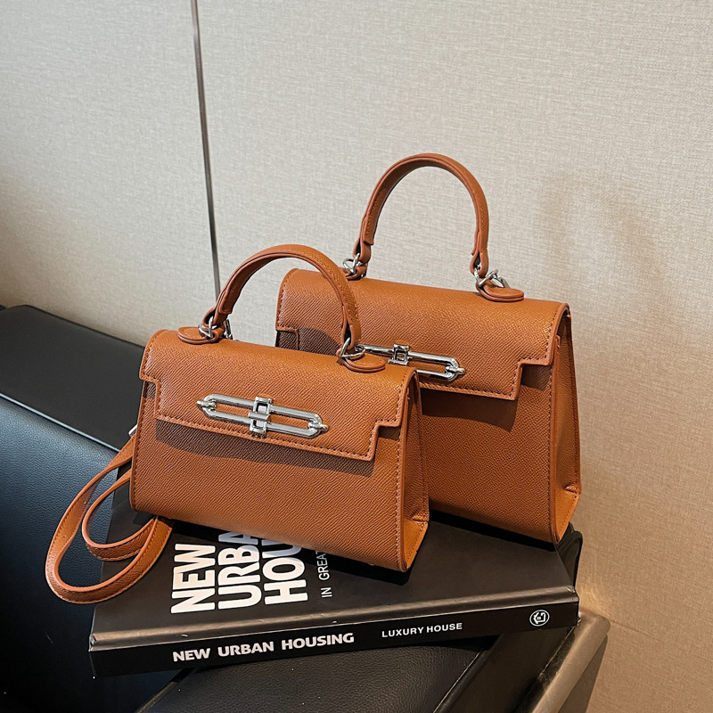2025 Summer New Women's Shoulder Bag Mini Niche Design Handbag Mini Handheld Summer New Women's Crossbody Bag Summer New Designer Bag