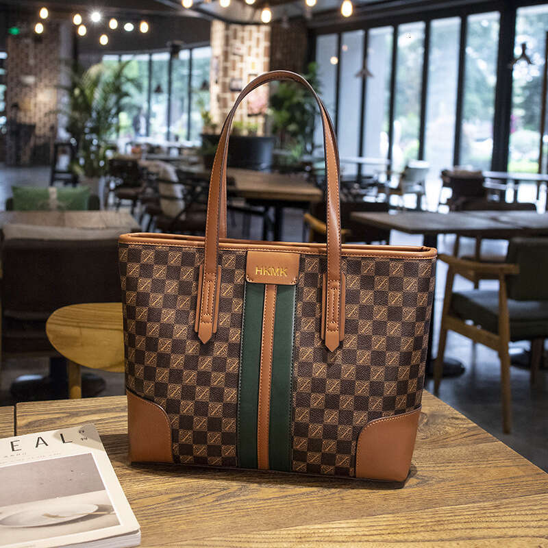 New Designer Luxury Underarm Tote bag Versatile Handbag Large Capacity Women's Shoulder Bag Fashion Commuter