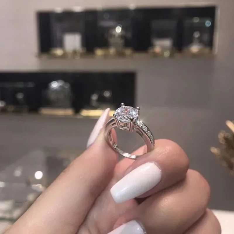 Luxury womens fashion wedding ring set fashionable silver inlaid white zircon engagement ring W250417