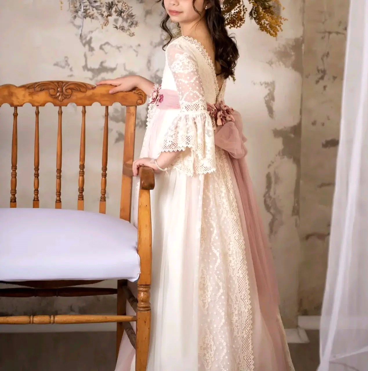 Vintage Summer Bohemian Lace Flower Girl Dresses With Big Bow Sash Belt A Line Princess Jewel Neck Appliques Long Kids Formal Party Birthday Communion