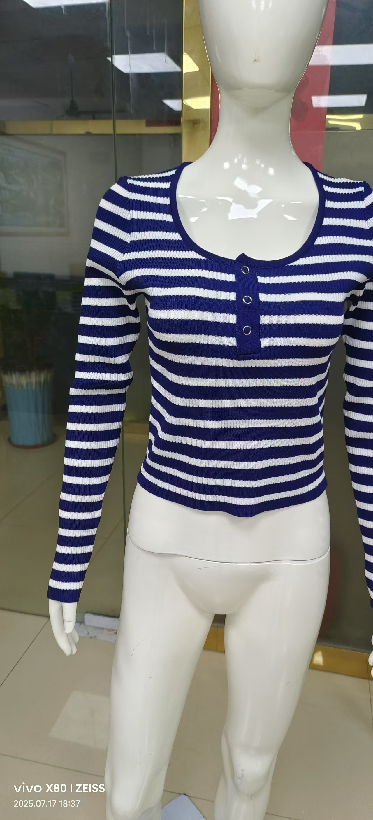 Casual and fashionable women's semi cardigan Diverse styles available for customization