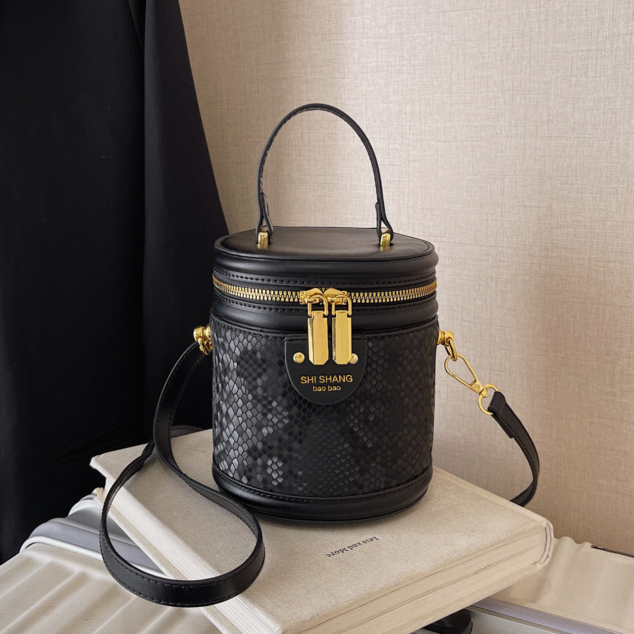 Luxury Brand Designer Bag This Year's Trend Snake Skin Pattern Handbag For Women Foreign Trade Spring Summer High-End Cylinder Single Shoulder Cr