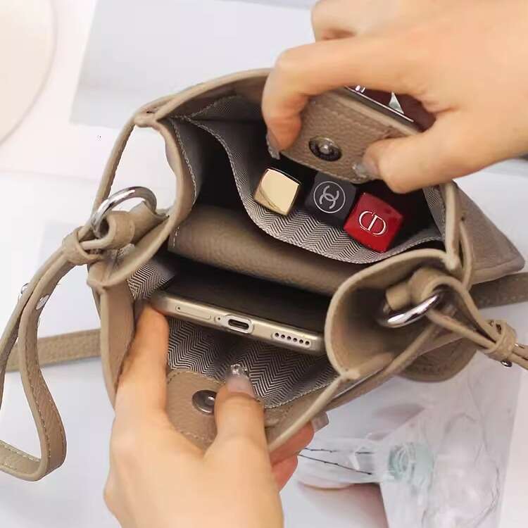 High-end Exquisite Genuine Leather Women's Spring Summer Crossbody Small Phone Top Layer Cowhide Simple Casual Versatile Shoulder Bag