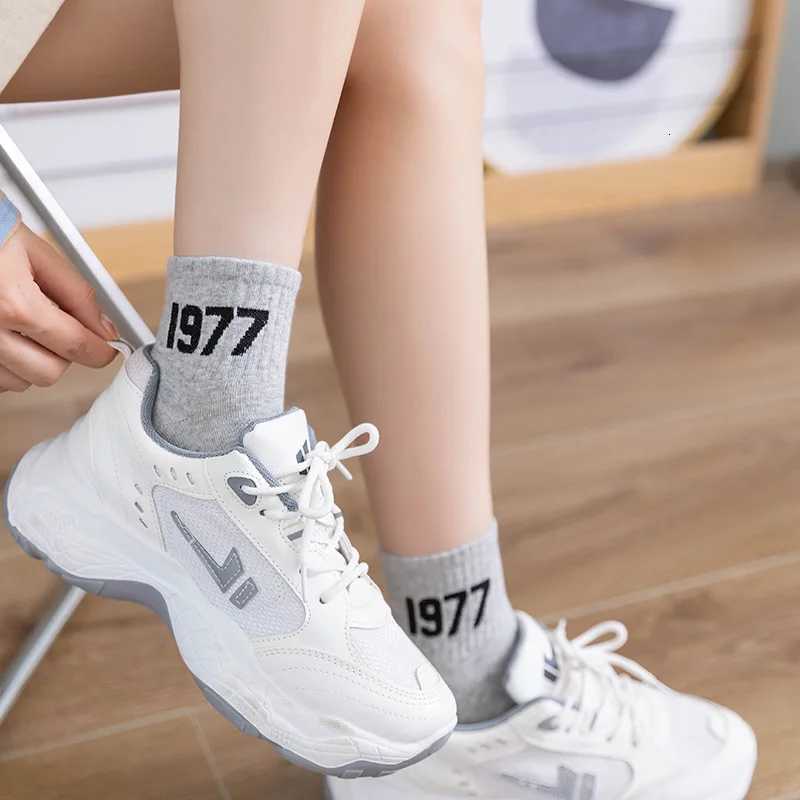 4 Pairs Ankle Socks Men Sport Hip Hop Cotton Socks Letter Skateboard Fashion Style Gifts Couple Breathable Low Cut Short Socks X250725