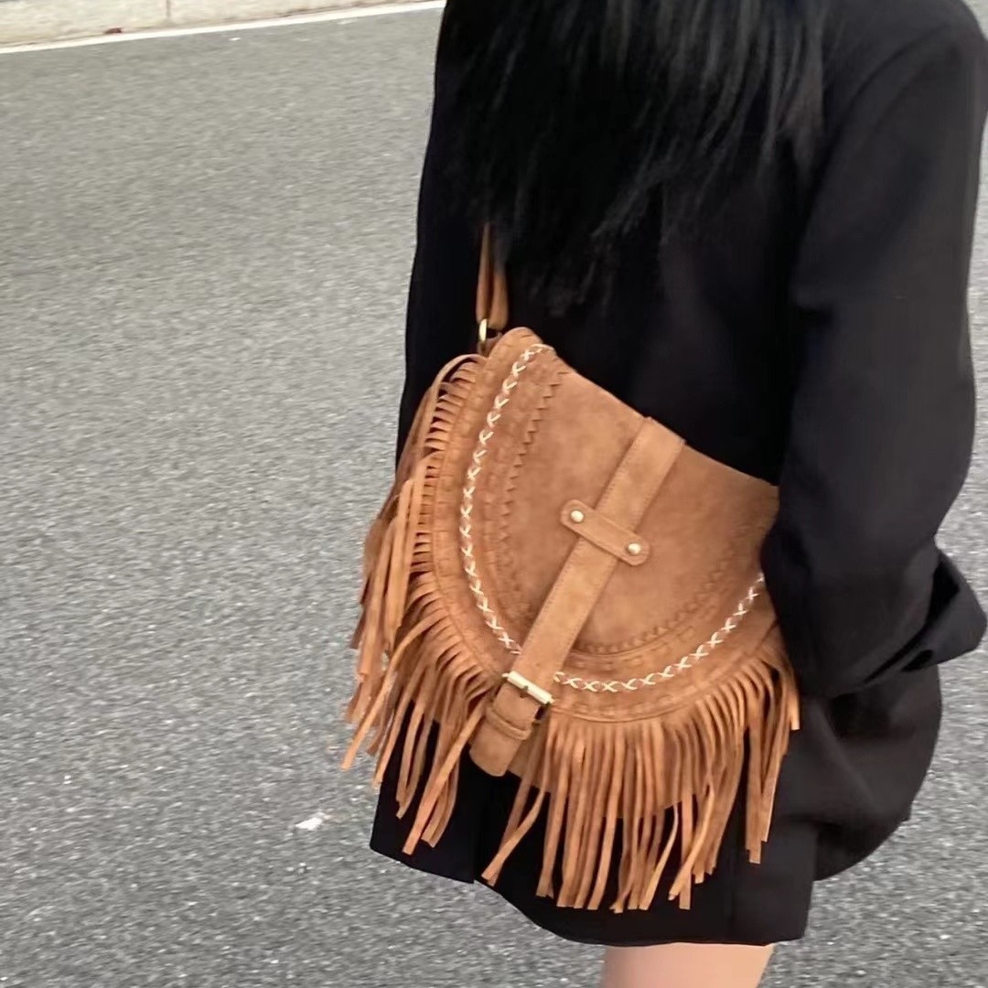 2025 New Women's Designer Handbag Outdoor Travel Bag Surface Tassel Women's Bag Retro Saddle Bag Fashionable Shoulder Bag Crossbody Bag