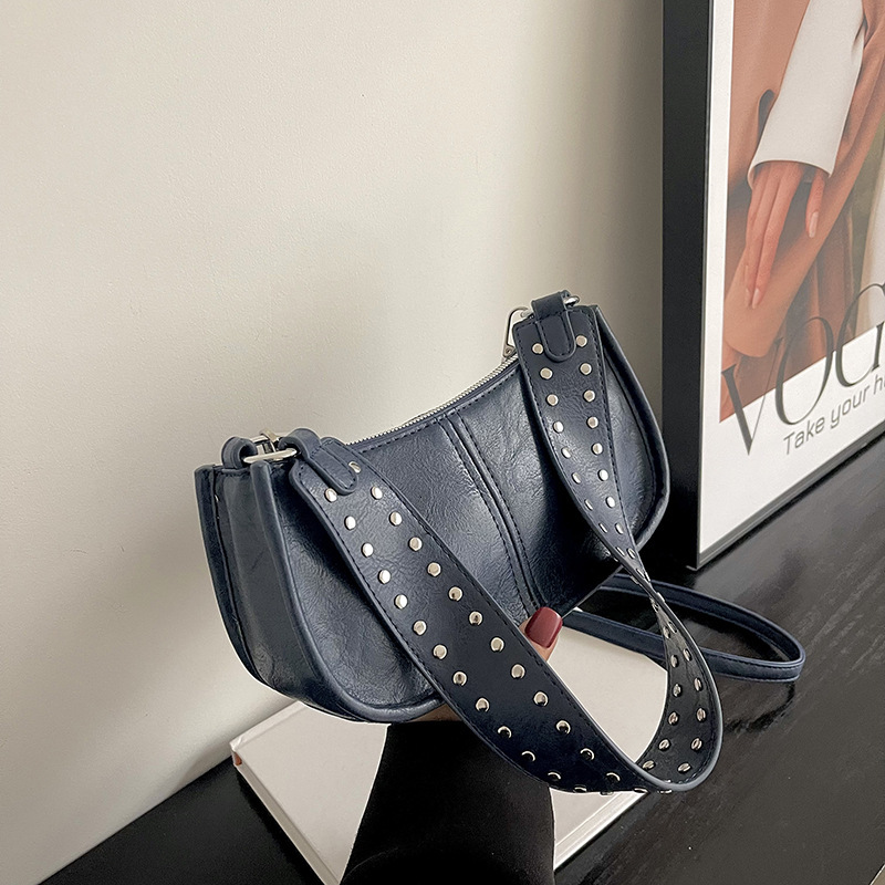 2025 autumn new crossbody bag fashion style versatile rivet simple niche design trendy designer bag women's shoulder bag