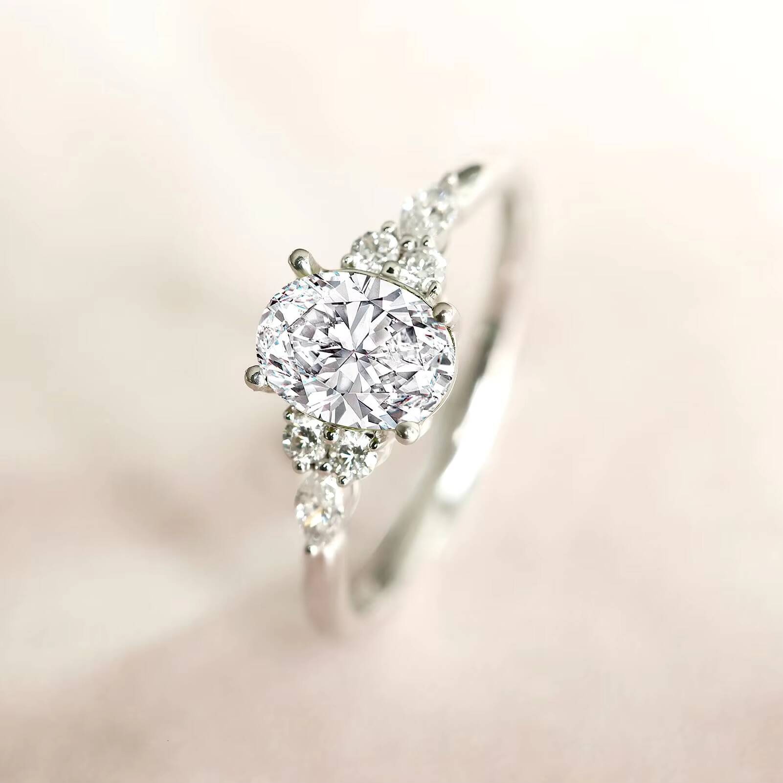 Hot Selling Light Luxury Moissanite Ring Fashionable Classic S925 Silver Plated with White Gold Ring Temperament Four Claw Ring