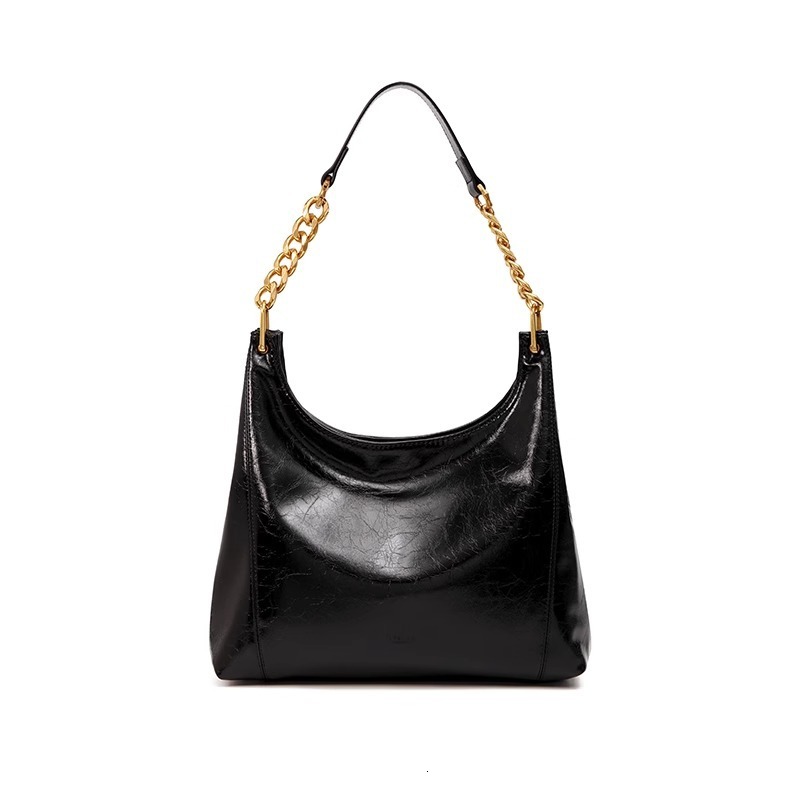 2025 autumn new shoulder bag with large capacity, niche design, versatile fashion, underarm bag, soft leather women's crossbody bag, designer bag