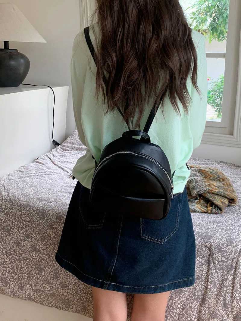 Soft PU Leather Wen Backpack Small Casual Travel Ladies Backpack Fi Fem School Bag for Girls Bagpack Mochila Daypack Y250724