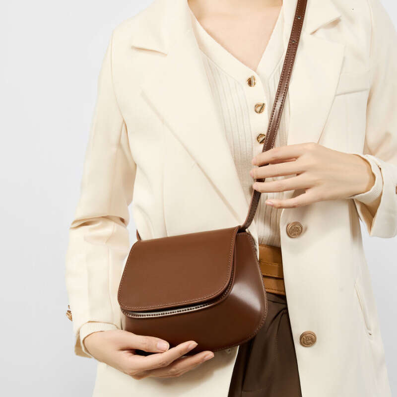 Designer bag :Chic High-Quality Genuine Leather Crossbody Bag by Top Designers Stylish Chestnut Tone for Modern Females