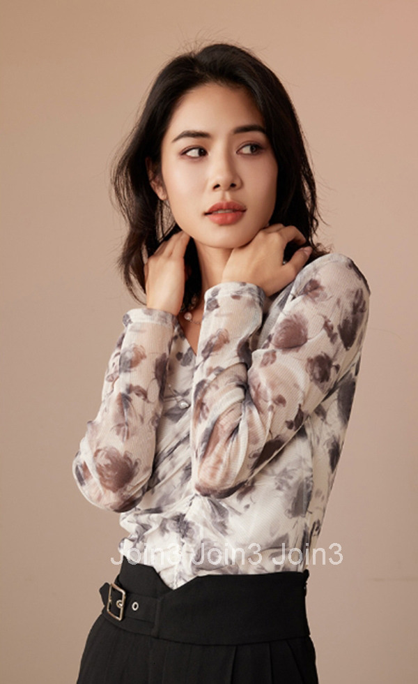 Summer New V-Neck Top Ruched Printed Base Shirt Versatile Long Sleeve T-Shirt for Women 2721