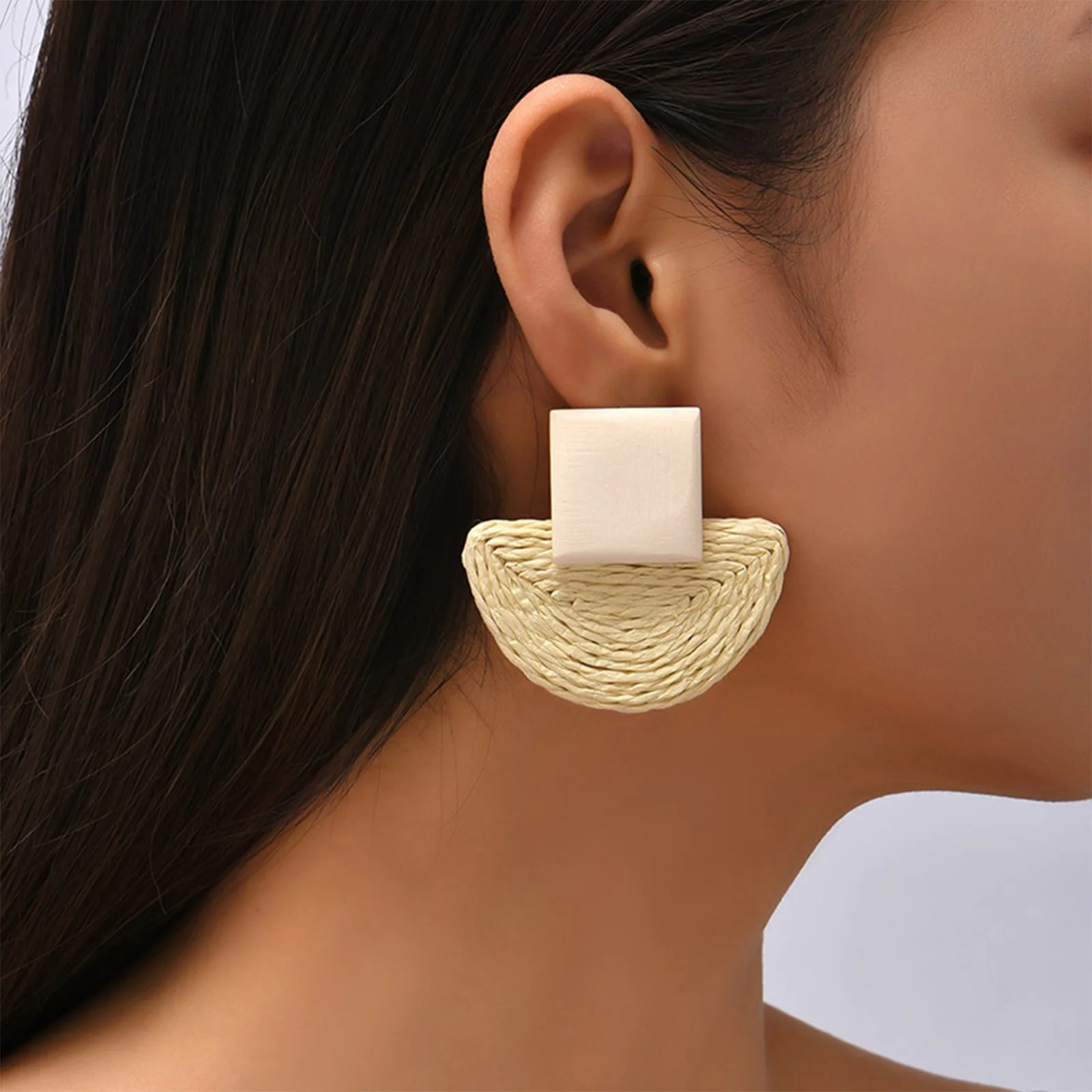 Bohemian Retro Wooden Raffia Weave Geometric Earrings Versatile for WomenS Daily Wear and Beach Vacation Accessory 250715