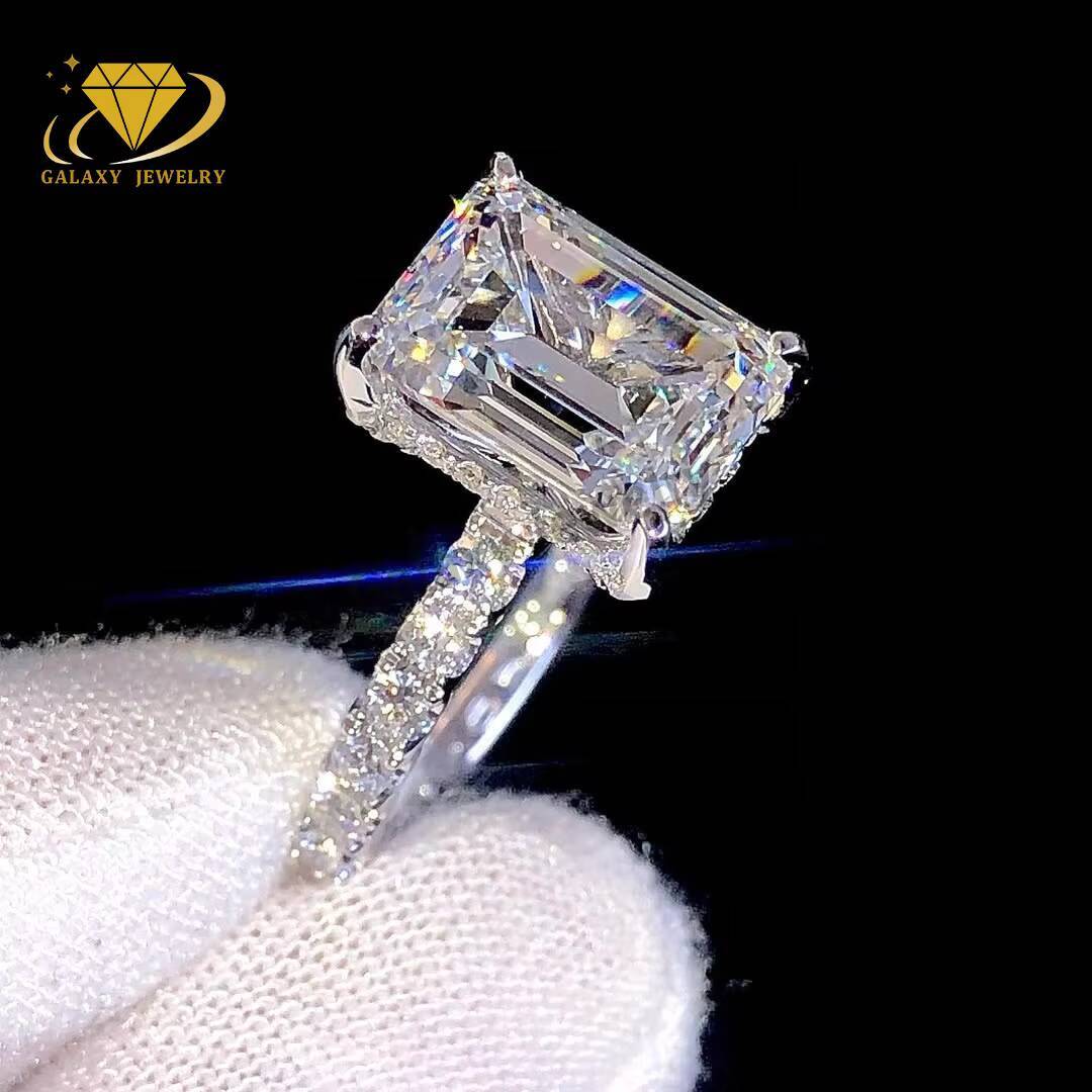 Luxury Lab Grown Diamond Ring Emerald Cut Iced Out Vvs Moissanite Diamond Halo 14k Gold Engagement Rings