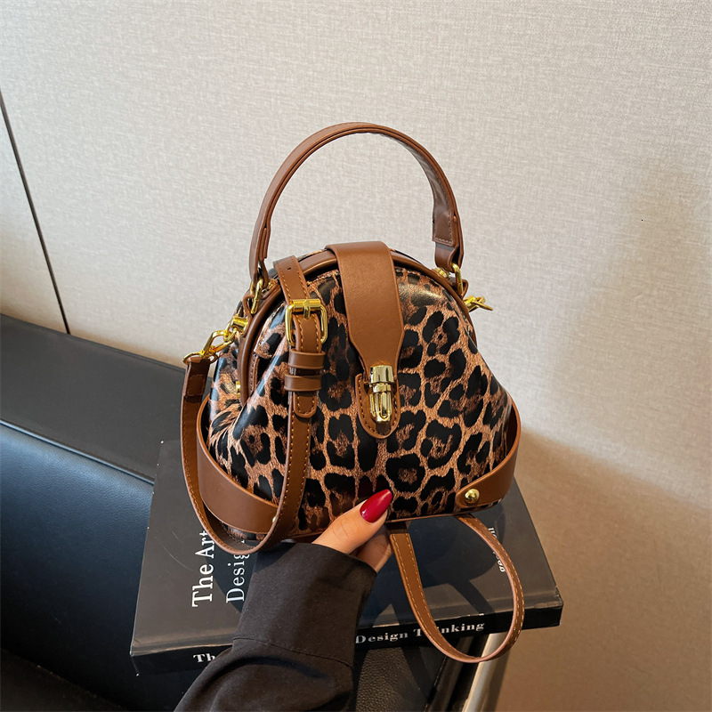 2025 Summer New Women's Shoulder Bag New women's Fashion Handbag Women's Crossbody Bag Simple Texture Summer New Leisure Fashion Design