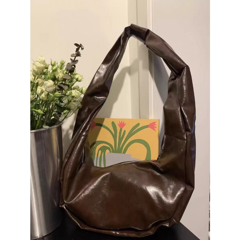 Vintage Commuter Messenger Bag Women's Shoulder Bag Travel Large Capacity Dumpling Bag