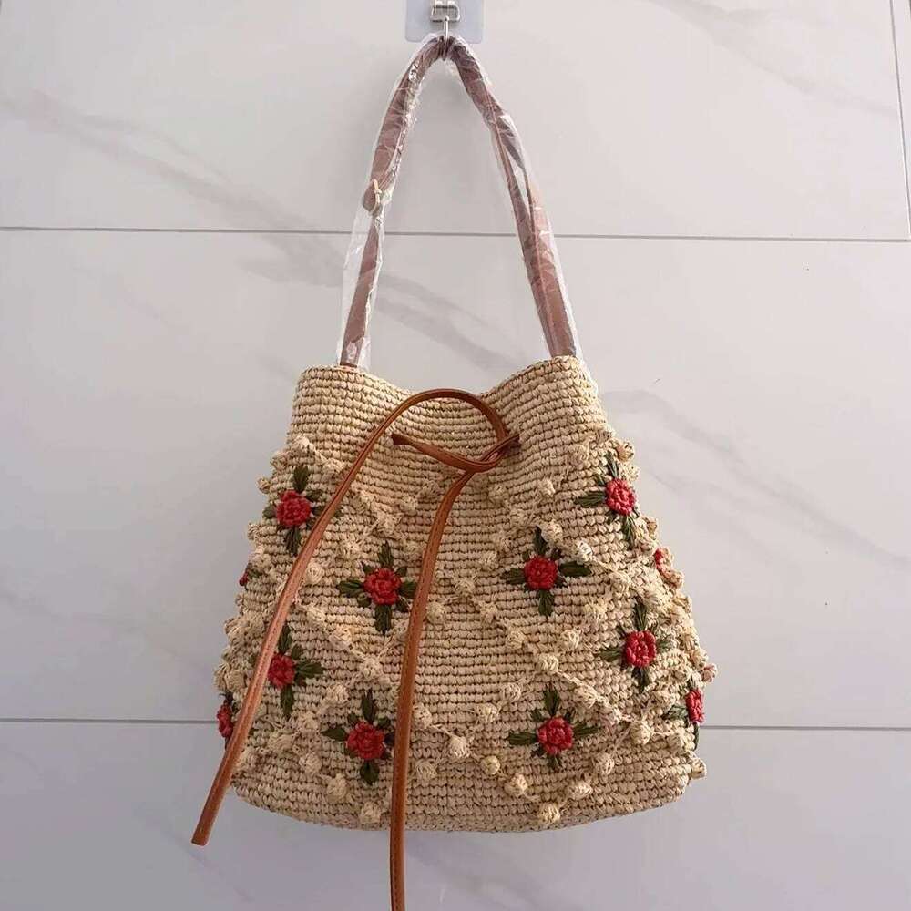2025 New French Fashion Handmade Flower Natural Raffia Straw Grass For Women Designer Handbags Beach Tote Bag