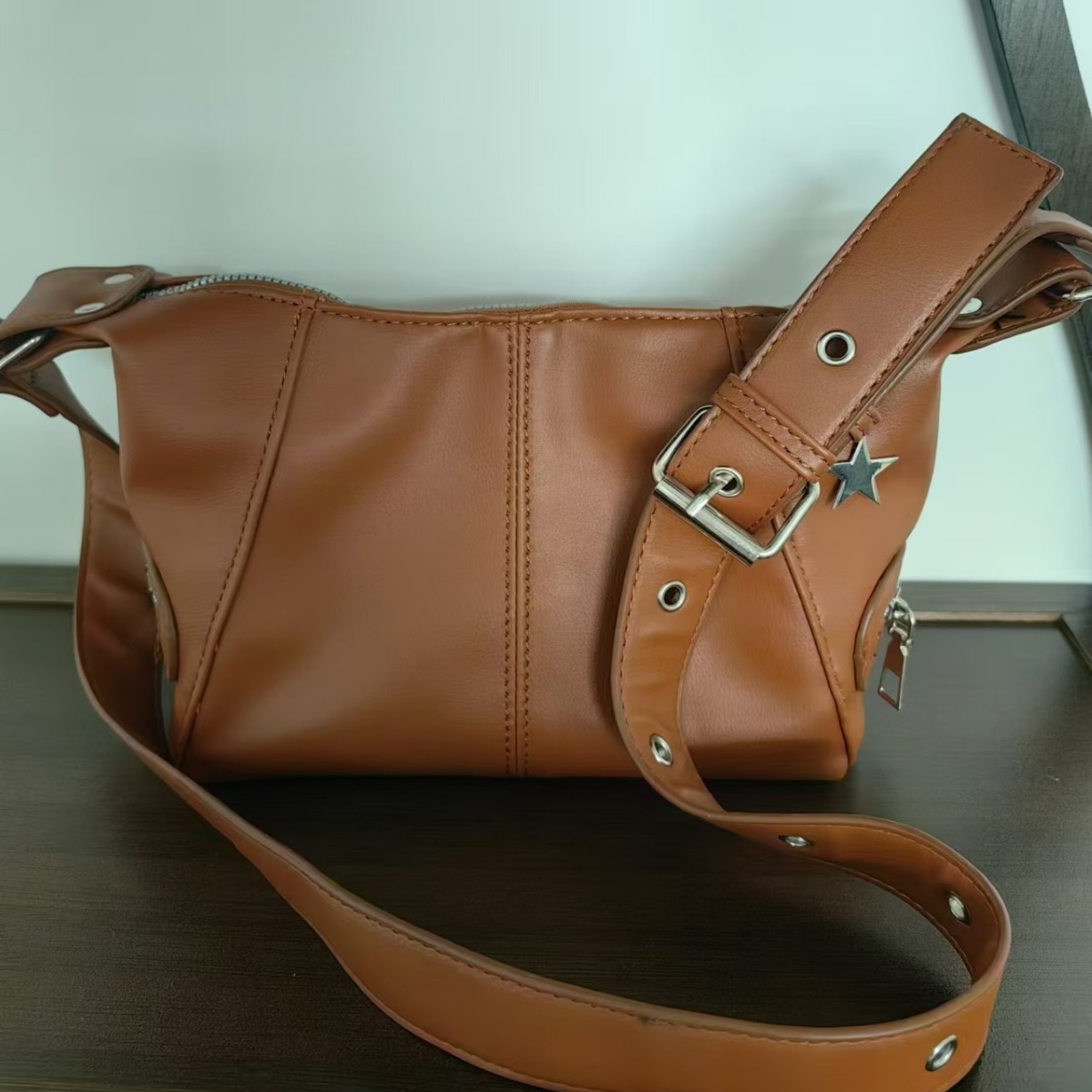 New Designer Men's Underarm Motorcycle Bag 2025 New Retro Shoulder Bag Handbag Women's Punk Style Handbag Fitness Bag Vacation Bag Beach Bag