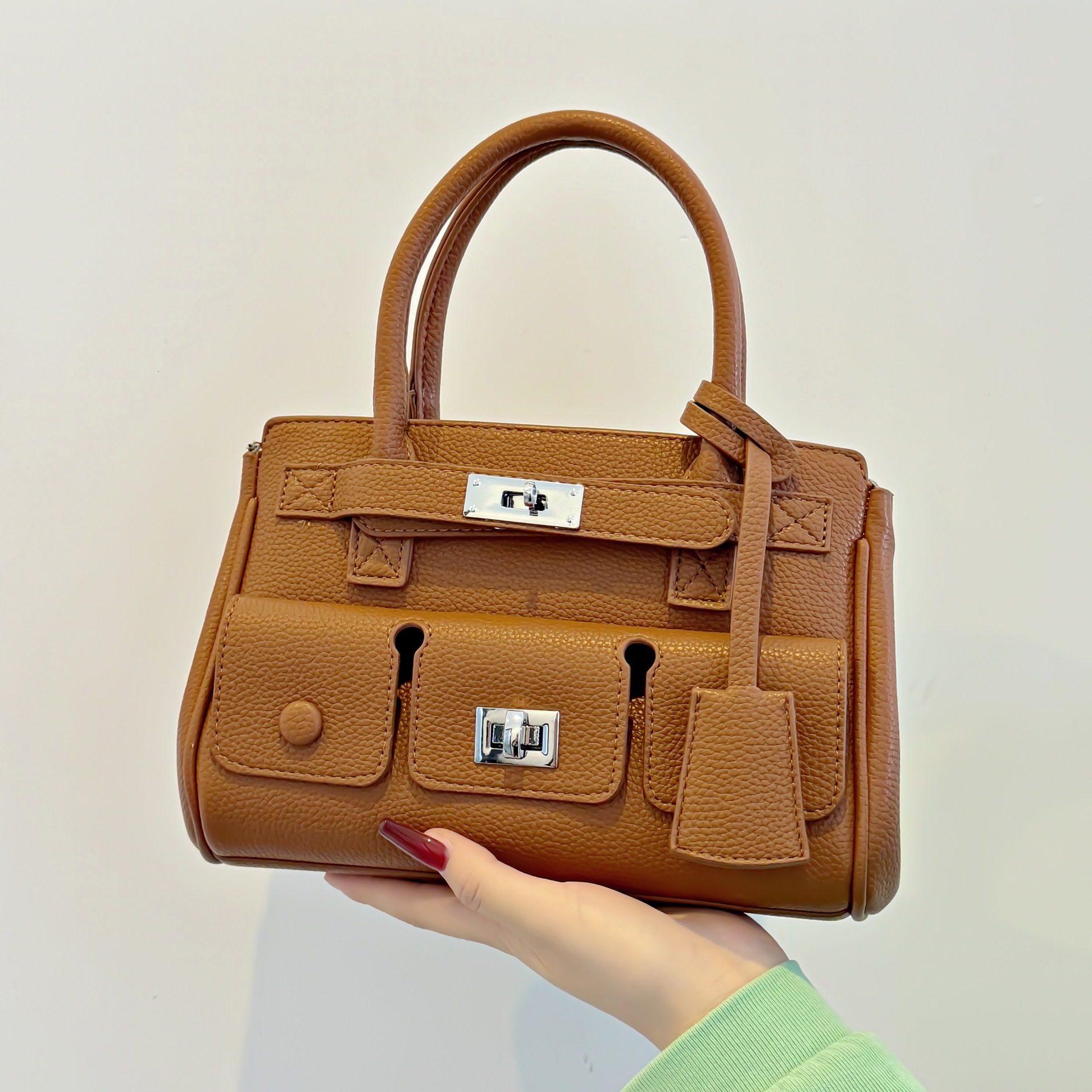 Luxury Brand Designer Bag Large Capacity Tote Bag Lock Buckle Women's Bag European And American Hot Girl Retro Fashion Multi-Pocket High-End Hand