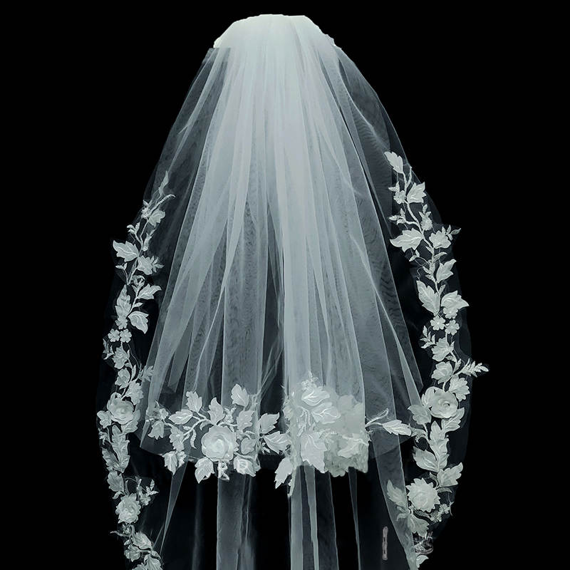 Romantic Bride Veils 2 Tier Short Appliques Lace Edge Wedding Veils With Comb Wedding Accessories Customized